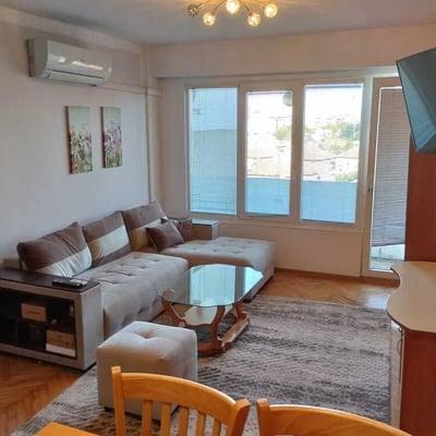 Location d’un appartement spacieux et lumineux, 75 m², quartier Bazar Levski, Varna, Bulgarie
